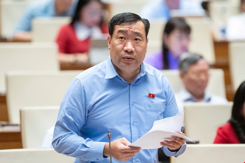 Đại biểu Thạch Phước B&igrave;nh, đo&agrave;n Tr&agrave; Vinh.