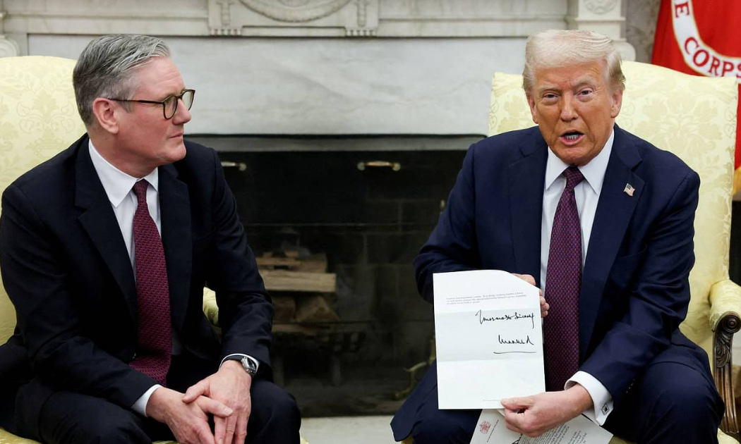 Tổng thống Mỹ Donald Trump và Thủ tướng Anh Keir Starmer - Ảnh: Reuters