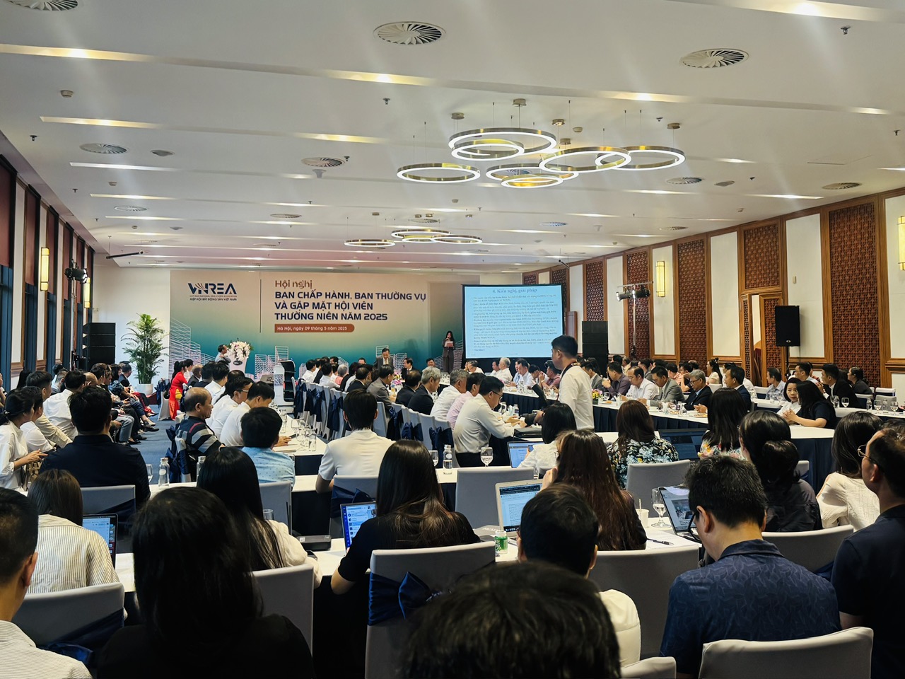 To&agrave;n cảnh Hội nghị Ban chấp h&agrave;nh VNREA ng&agrave;y 9/5