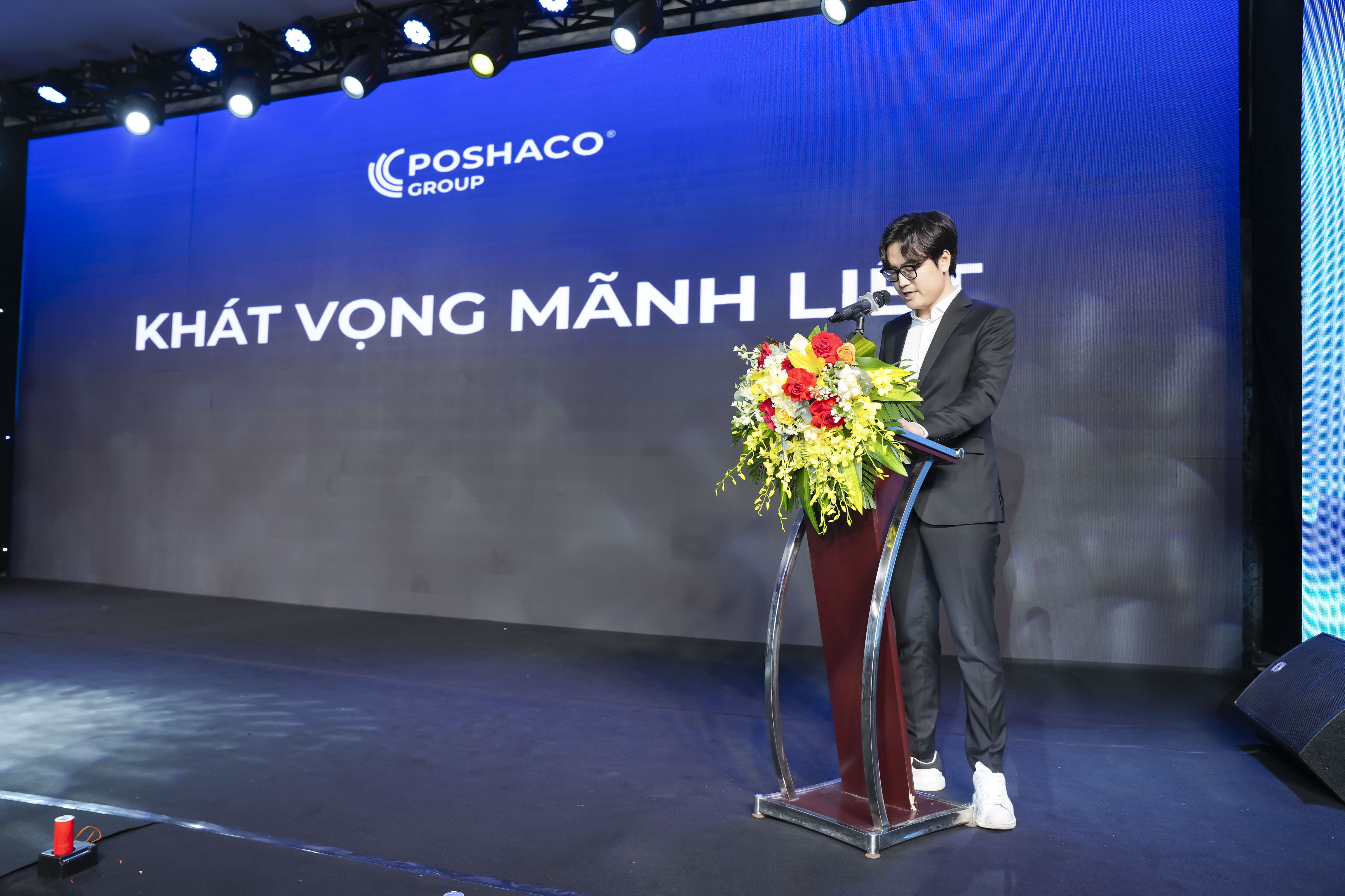 Theo &ocirc;ng Đ&agrave;o Ngọc Th&agrave;nh - Ph&oacute; Tổng gi&aacute;m đốc Tập đo&agrave;n Th&eacute;p Poshaco &ldquo;T&ocirc;n cao cấp Kamazn l&agrave; d&ograve;ng sản phẩm mở ra kỷ nguy&ecirc;n mới của ng&agrave;nh T&ocirc;n mạ tại Việt Nam.