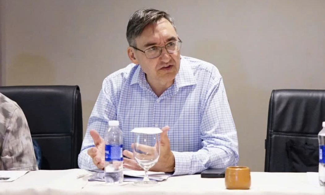 Ông Brent Stewart, Phó Tổng Lãnh sự Australia tại TP.HCM chia sẻ về các dự án do Australia tài trợ tại Việt Nam. Ảnh: Linh Linh