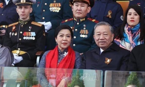 Tổng Bí thư Tô Lâm và Phu nhân dự Lễ duyệt binh kỷ niệm 80 năm Ngày Chiến thắng trong Chiến tranh Vệ quốc vĩ đại tại Moskva