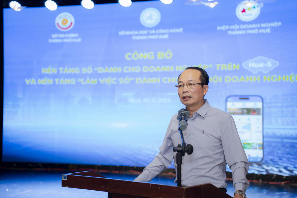 Ph&oacute; Chủ tịch UBND th&agrave;nh phố Phan Qu&yacute; Phương ph&aacute;t biểu tại hội nghị