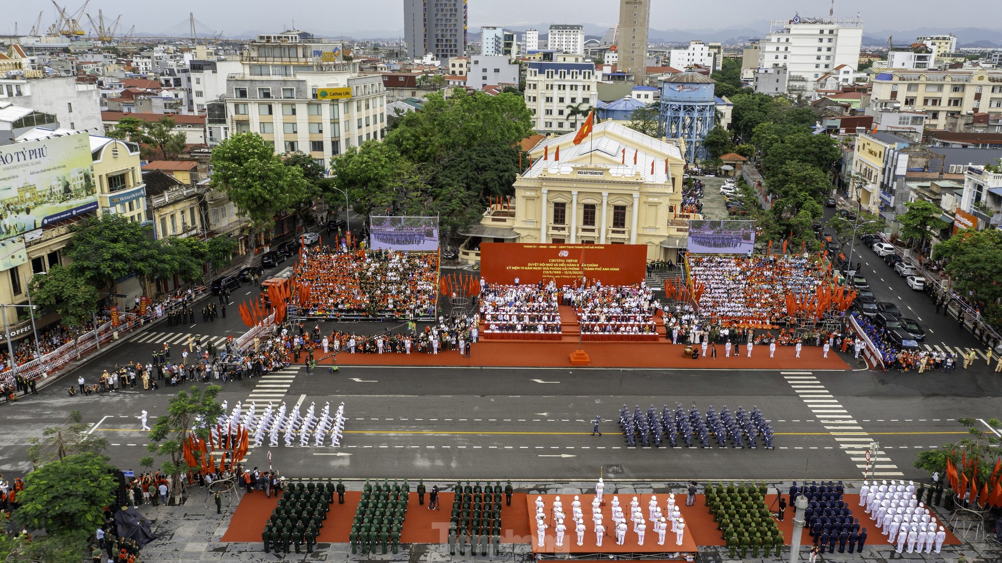 To&agrave;n cảnh chương tr&igrave;nh diễu h&agrave;nh, duyệt đội ngũ của TH Hải Ph&ograve;ng&nbsp;