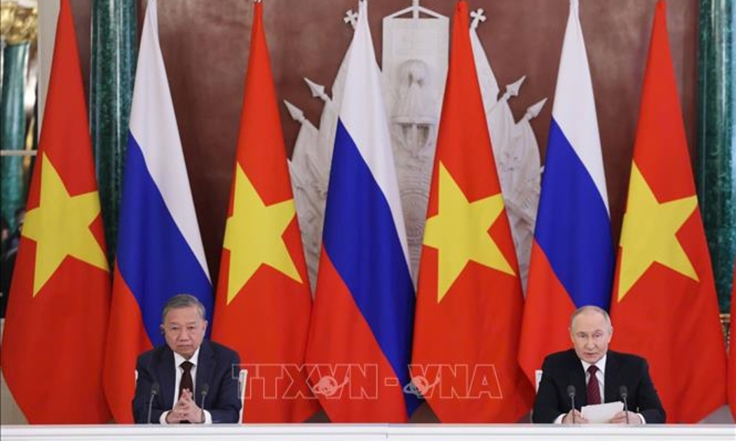 Tổng Bí thư Tô Lâm và Tổng thống LB Nga Vladimir Putin phát biểu với báo chí - Ảnh: TTXVN