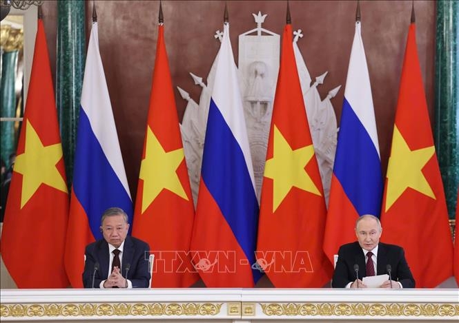 Tổng Bí thư Tô Lâm và Tổng thống LB Nga Vladimir Putin phát biểu với báo chí - Ảnh: TTXVN
