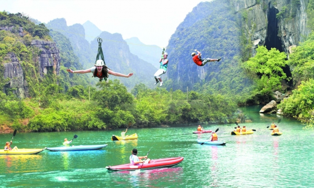 Các điểm du lịch sinh thái của Quảng Bình thu hút lượng lớn khách du lịch nước ngoài, tạo ra nguồn thu đáng kể