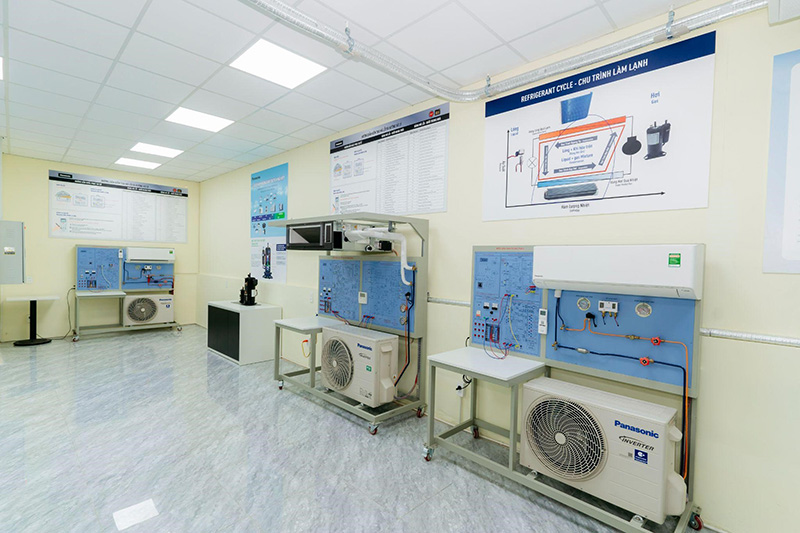 Bộ giải ph&aacute;p HVAC doanh nghi&ecirc;̣p trao tặng&nbsp;trường Đại học C&ocirc;ng nghiệp TP.HCM