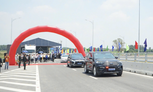 Tiếp tục tạo đột phá trong phát triển kết cấu hạ tầng, đô thị