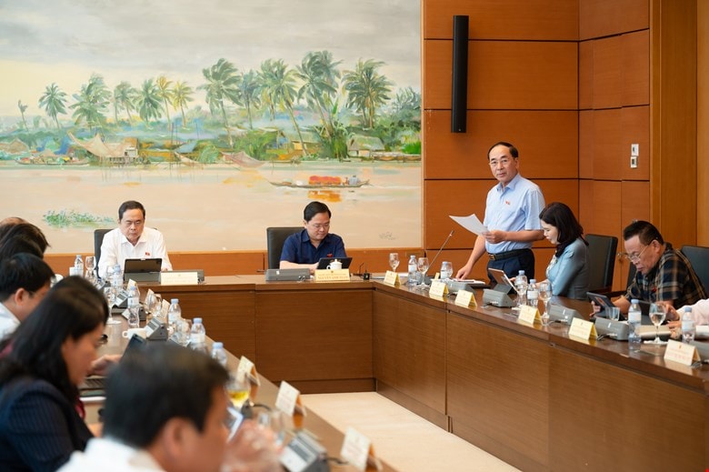 Chiều 12/5, c&aacute;c đại biểu Quốc hội thảo luận tại tổ về dự &aacute;n Luật Bảo vệ dữ liệu c&aacute; nh&acirc;n.