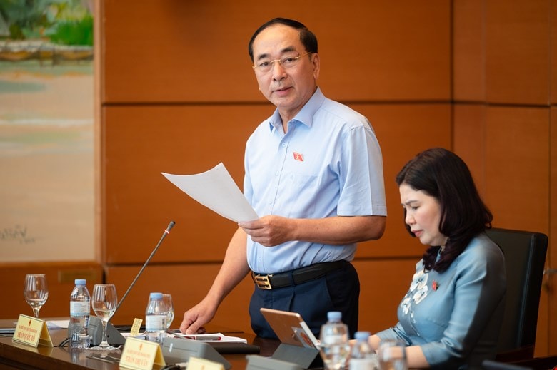 Thượng tướng Trần Quốc Tỏ, Thứ trưởng Bộ Công an (Đoàn Bắc Ninh) thảo luận tại tổ. Ảnh: quochoi.vn