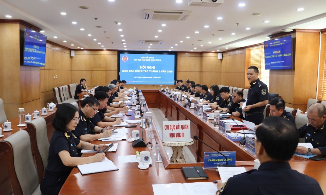 Chi cục Hải quan Khu vực 3 họp giao ban tháng 5/2025