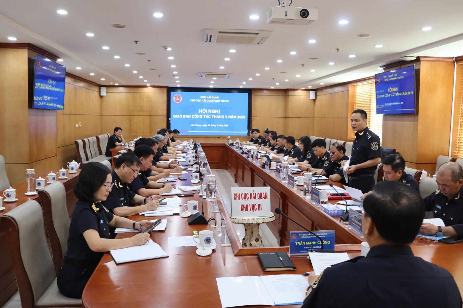Chi cục Hải quan Khu vực 3 họp giao ban tháng 5/2025