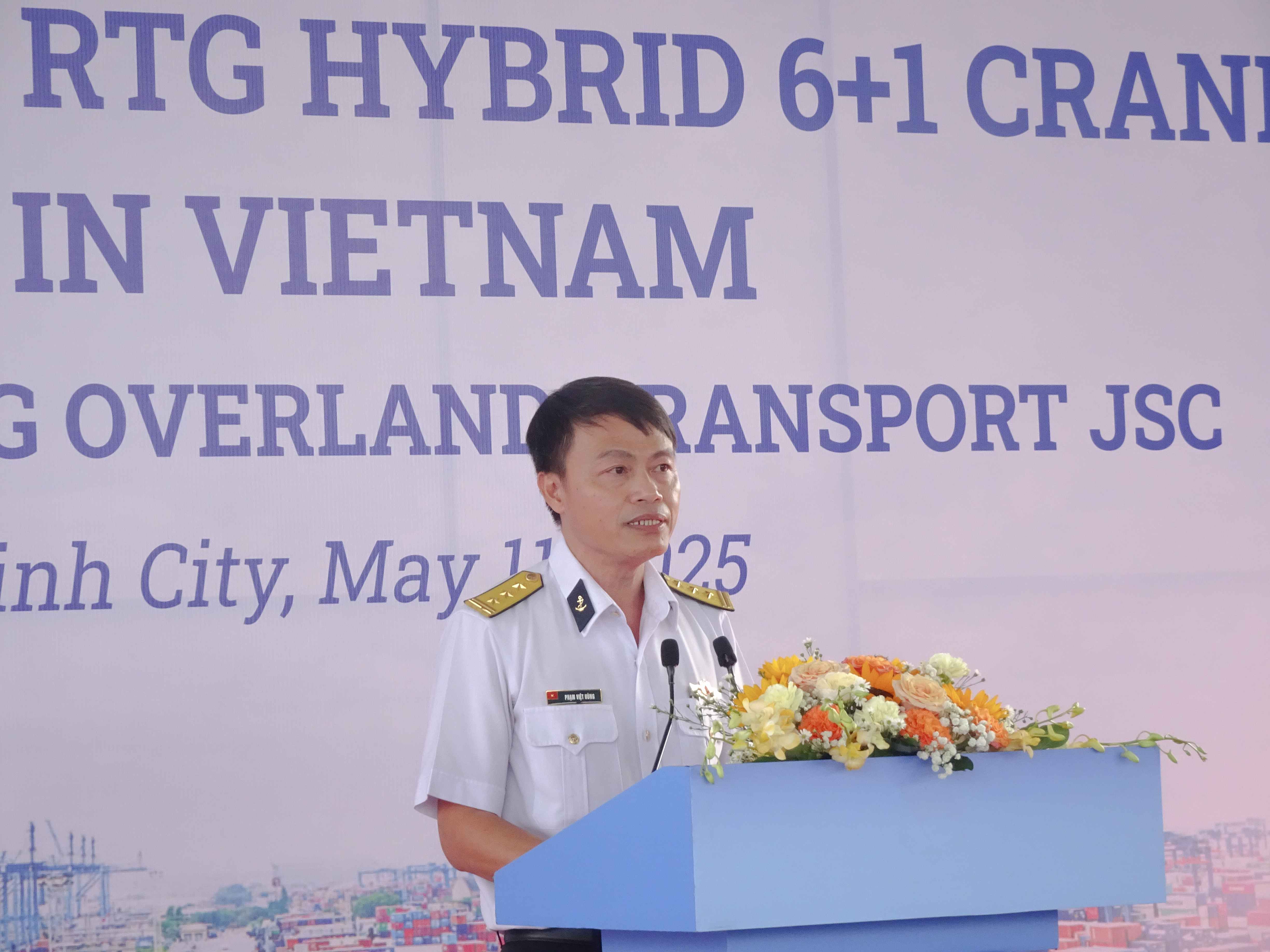 Thượng tá Phạm Việt Hùng - Giám đốc Công ty cổ phần Dịch vụ Kỹ thuật Tân Cảng phát biểu tại sự kiện.