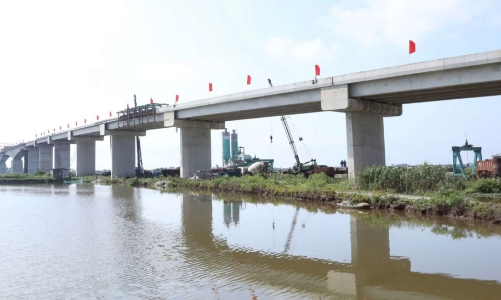 Hợp long cây cầu hơn 680 tỷ nối Ninh Bình - Nam Định