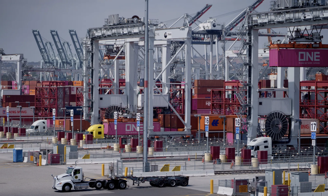 Một góc cảng Los Angeles của Mỹ - Ảnh: Bloomberg.