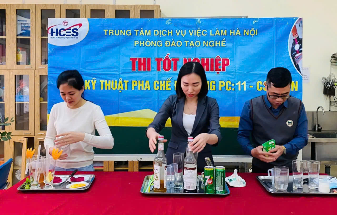 Người lao động tham gia một lớp đ&agrave;o tạo nghề. Ảnh: TH.