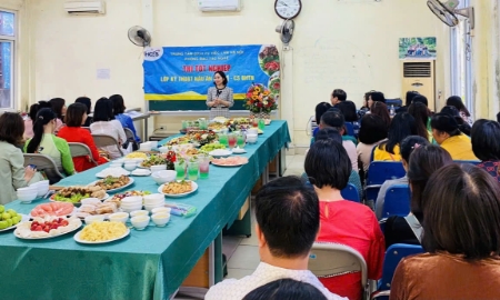Một lớp đào tạo nghề cho lao động thất nghiệp tại Trung tâm Dịch vụ việc làm Hà Nội. Ảnh: TH.