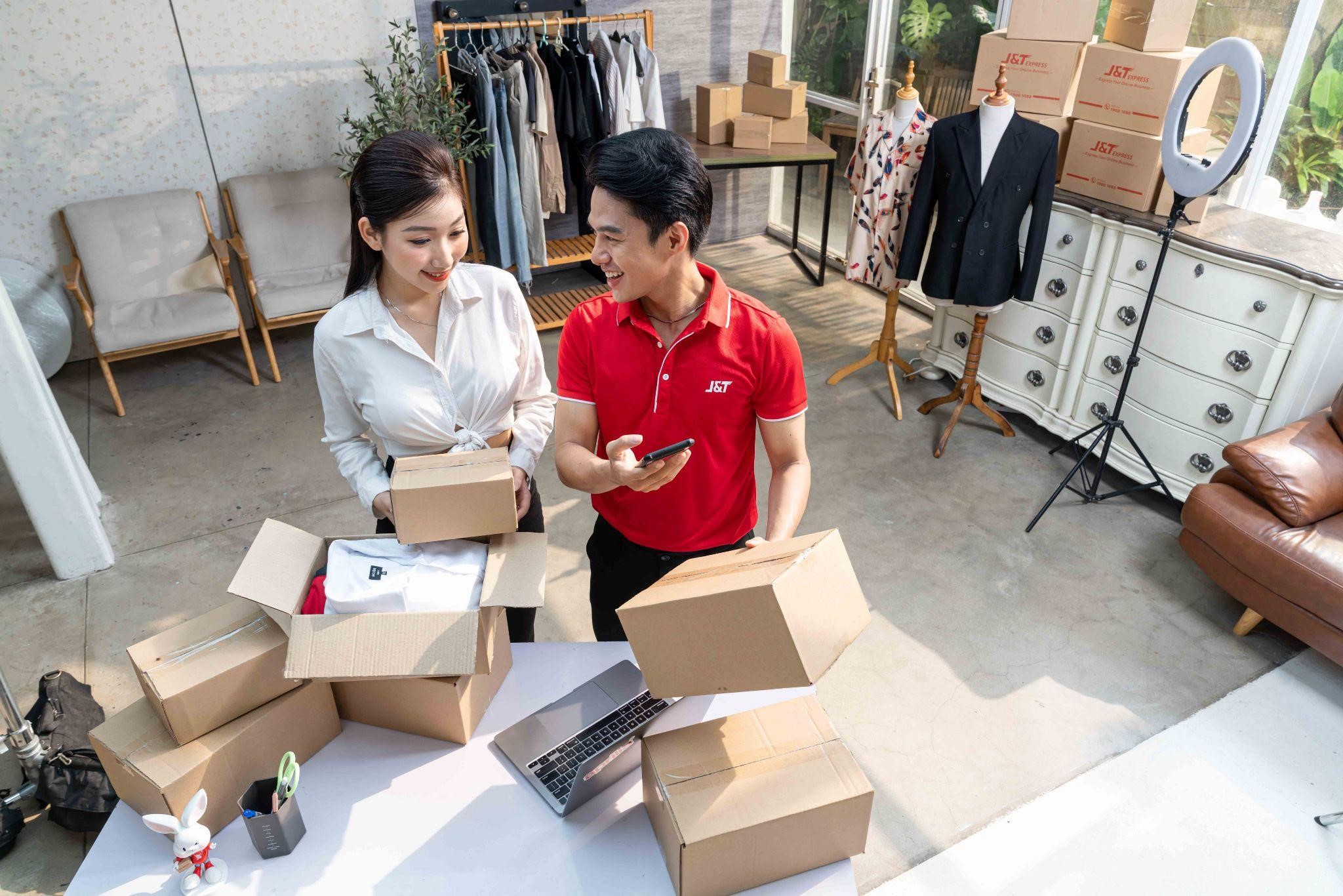 Tài khoản J&T Express VN Pro có thể được mở online một cách dễ dàng, nhanh chóng ngay tại nhà giúp chủ shop tiết kiệm thời gian và công sức trong vấn đề giao - nhận.