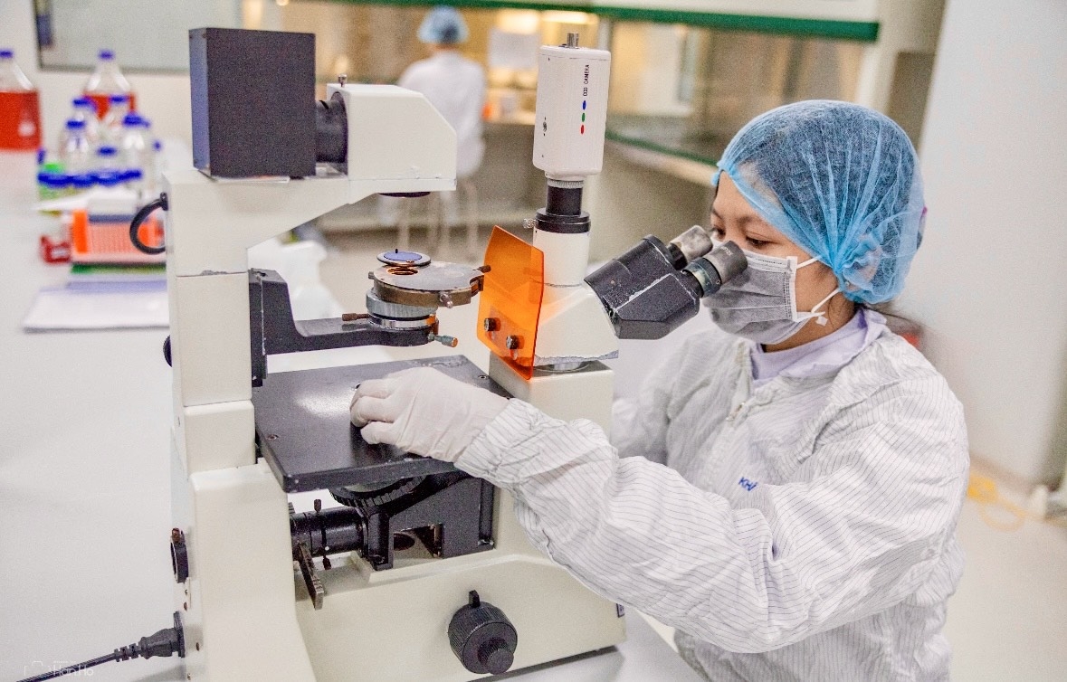 C&aacute;c nh&agrave; nghi&ecirc;n cứu vaccine Nanocovac trong ph&ograve;ng th&iacute; nghiệm. Ảnh do Nanogen cung cấp.