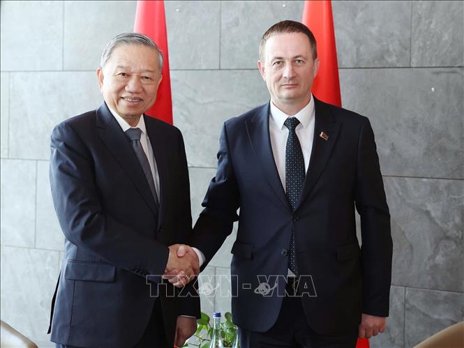 Tổng Bí thư Tô Lâm và Thủ tướng Belarus Aleksandr Turchin - Ảnh: TTXVN