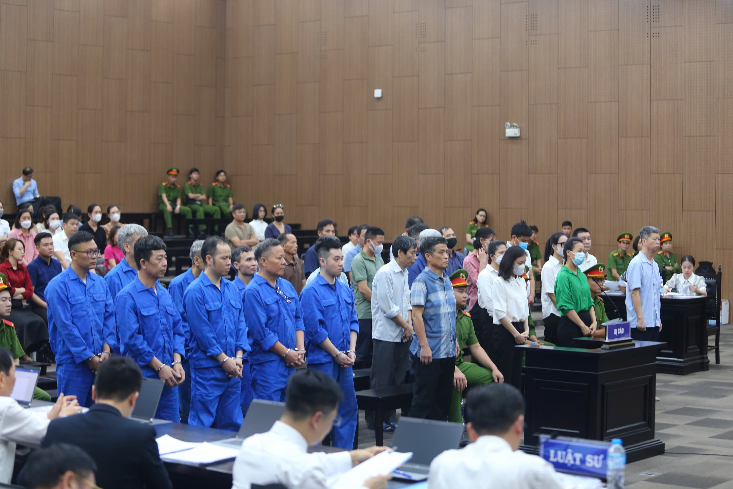 Các bị cáo tại tòa