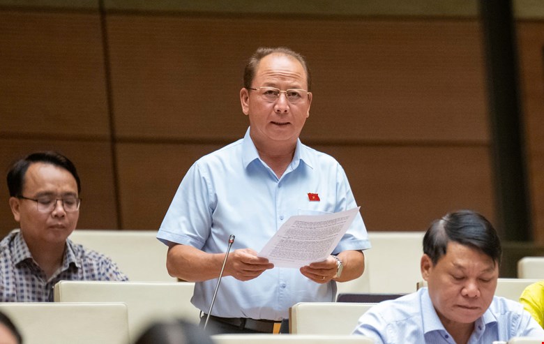 Đại biểu Sùng A Lềnh, đoàn Lào Cai.