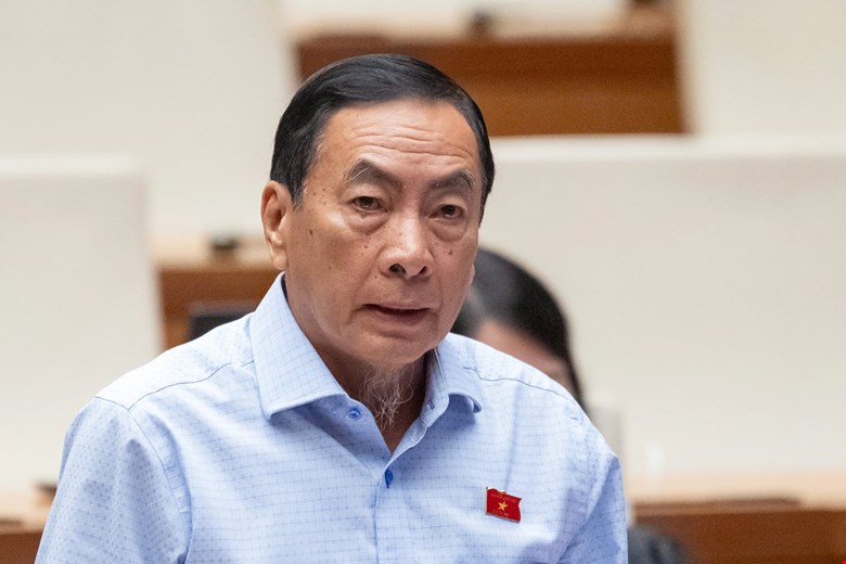 Đại biểu Phạm Văn H&ograve;a, đo&agrave;n Đồng Th&aacute;p.