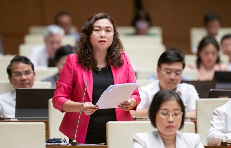 Đại biểu Đặng B&iacute;ch Ngọc, đo&agrave;n H&ograve;a B&igrave;nh.