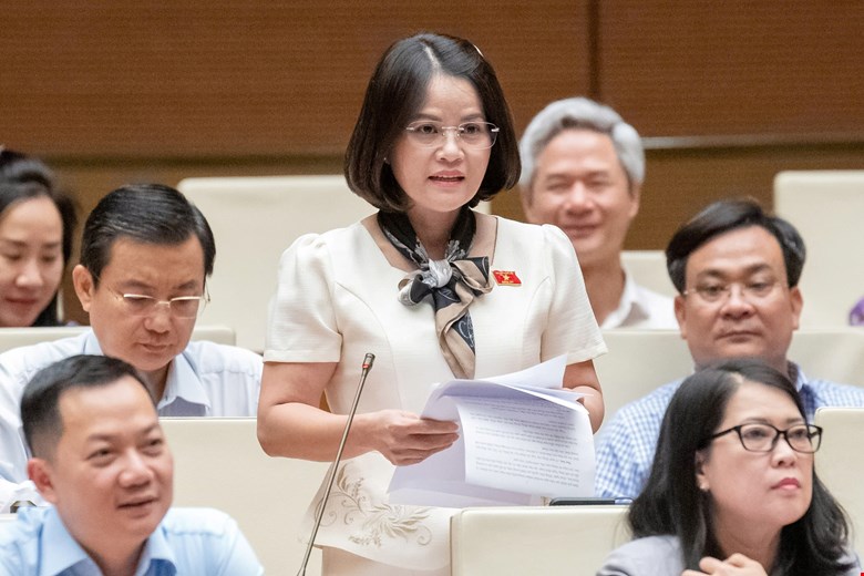 Đại biểu Nguyễn Ho&agrave;ng Bảo Tr&acirc;n, đo&agrave;n B&igrave;nh Dương.