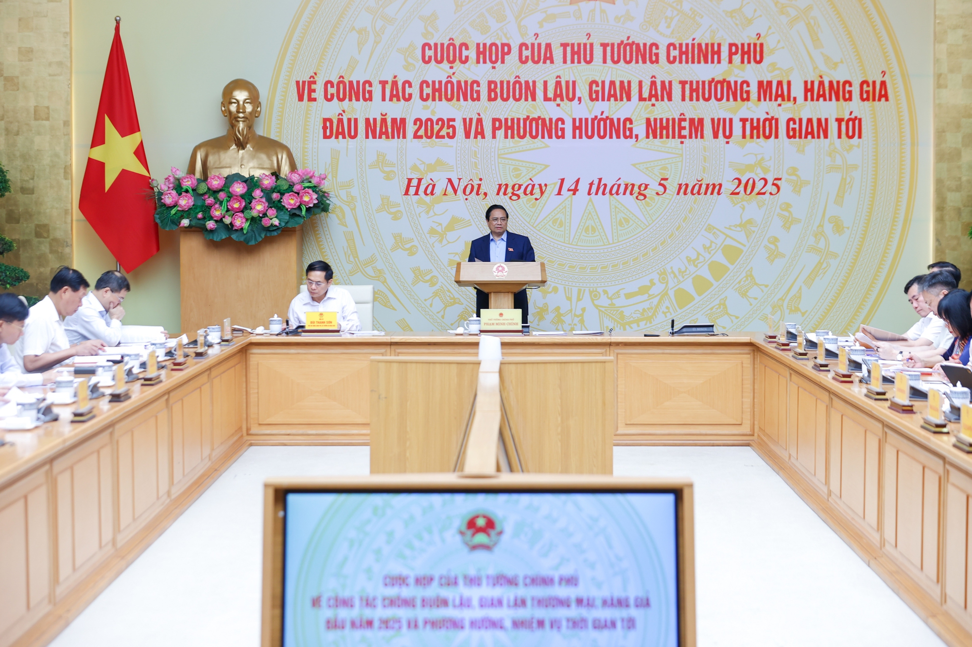 Thủ tướng: Cần có quyết tâm cao, nỗ lực lớn, hành động quyết liệt trong chống buôn lậu, gian lận thương mại - Ảnh 1
