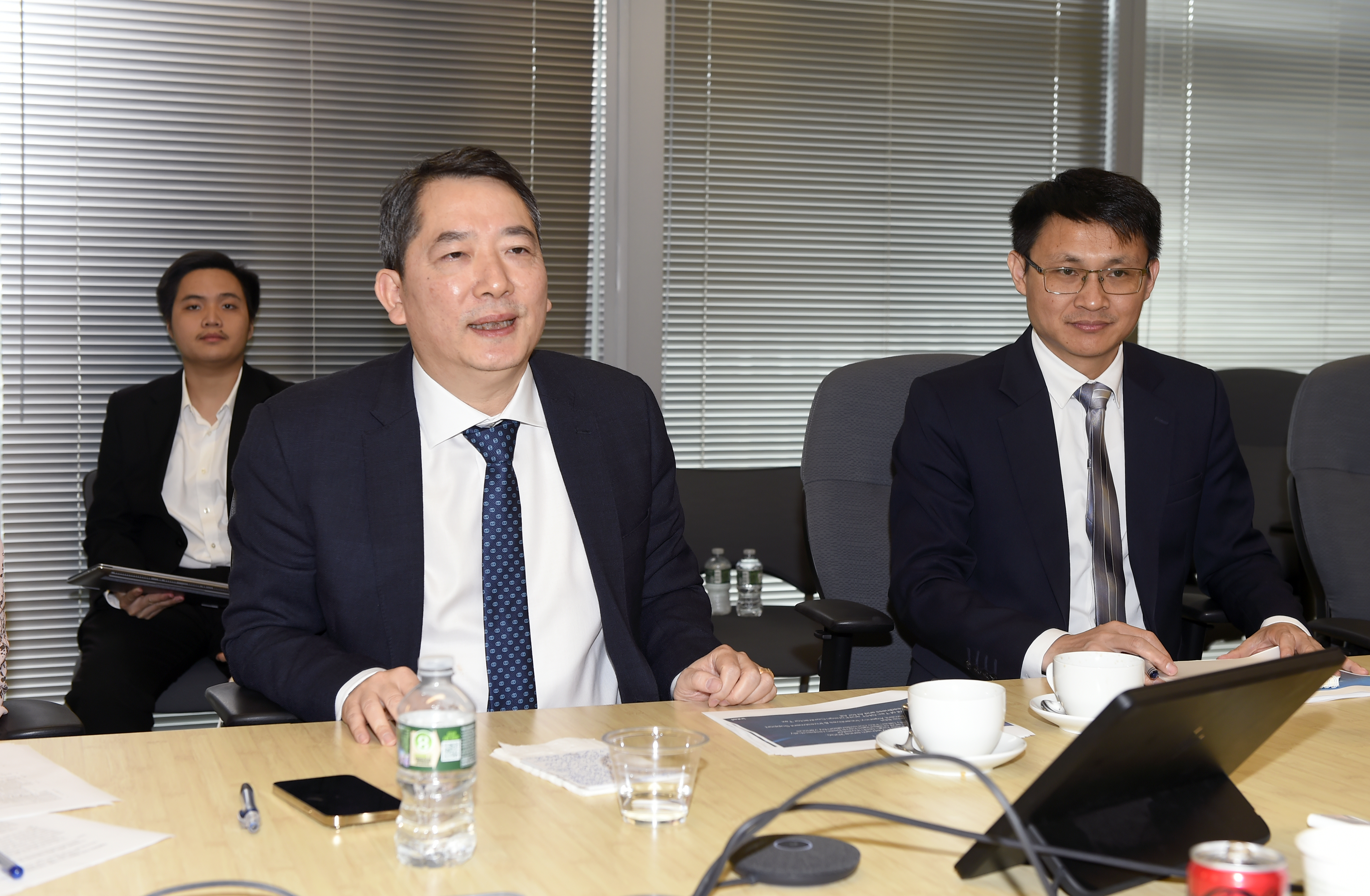 Thứ trưởng Bộ Tài chính Cao Anh Tuấn thông tin với doanh nghiệp Mỹ về những chính sách ưu đãi của Việt Nam trong phát triển AI và bán dẫn.