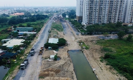 Công trường thi công nâng cấp mở rộng quốc lộ 50 đoạn qua huyện Bình Chánh. Ảnh: Nhật Thành