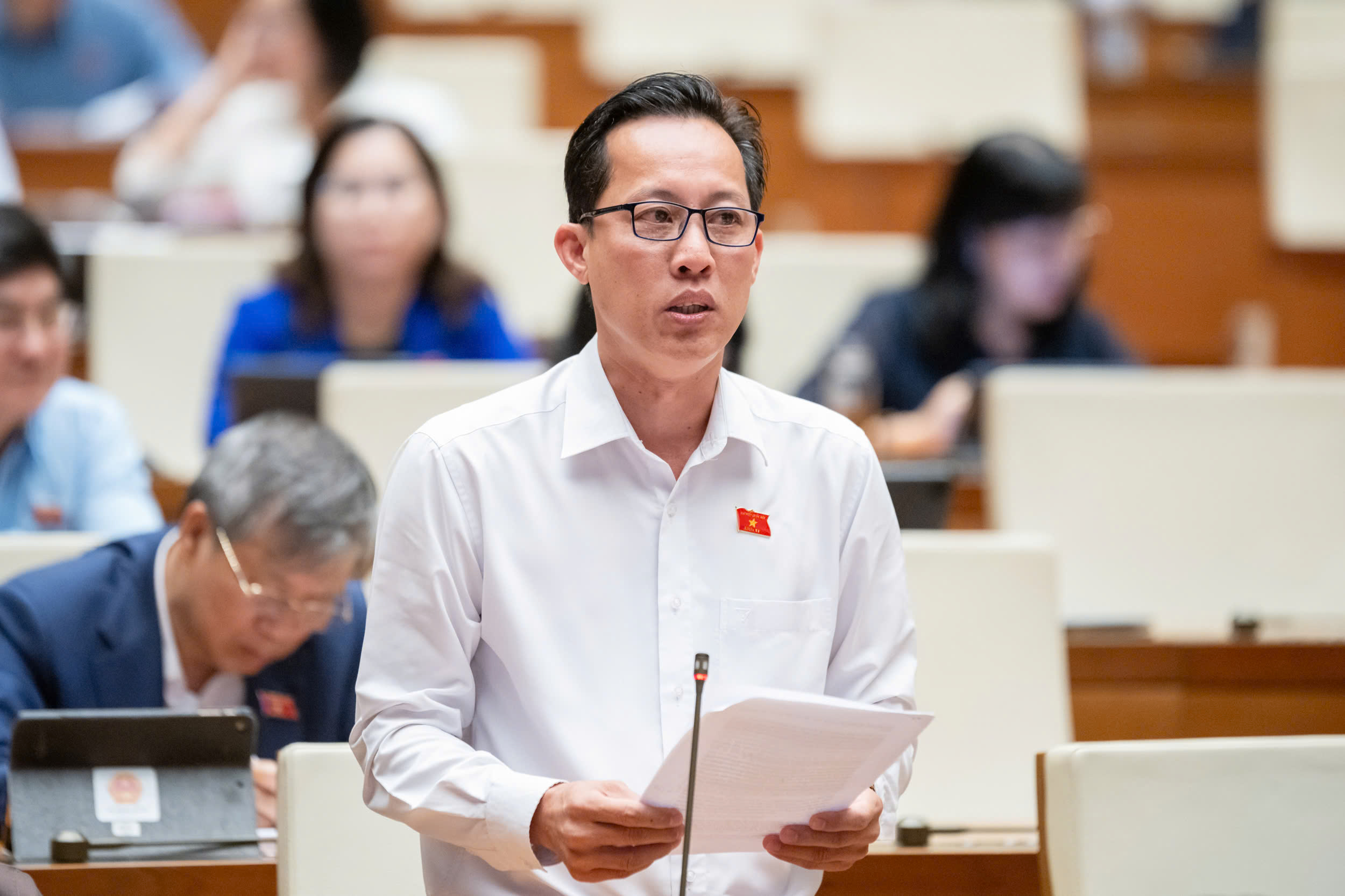 Đại biểu Trịnh Minh B&igrave;nh, đo&agrave;n ĐBQH tỉnh Vĩnh Long. Ảnh: Quochoi.vn.