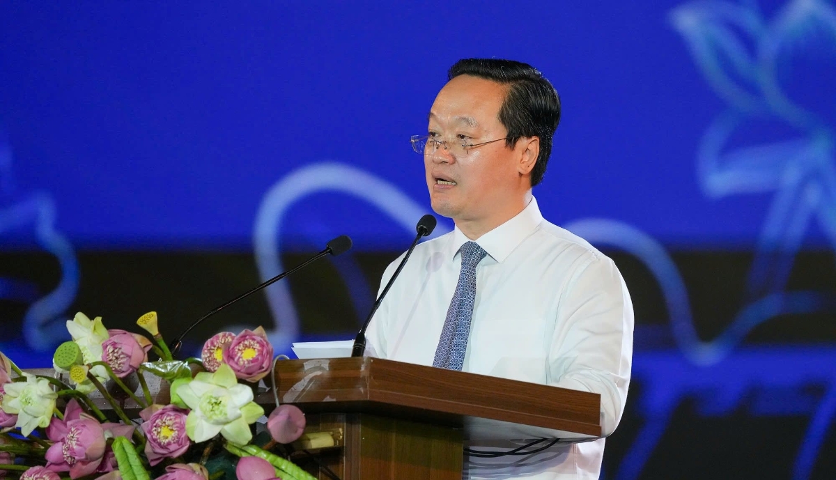 Nguyễn Đức Trung, B&iacute; thư Tỉnh ủy Nghệ An, ph&aacute;t biểu khai mạc Lễ hội L&agrave;ng Sen to&agrave;n quốc 2025 v&agrave; kh&aacute;nh th&agrave;nh Tượng &ldquo;B&aacute;c Hồ về thăm qu&ecirc;&rdquo;. Ảnh: Th&agrave;nh Cường