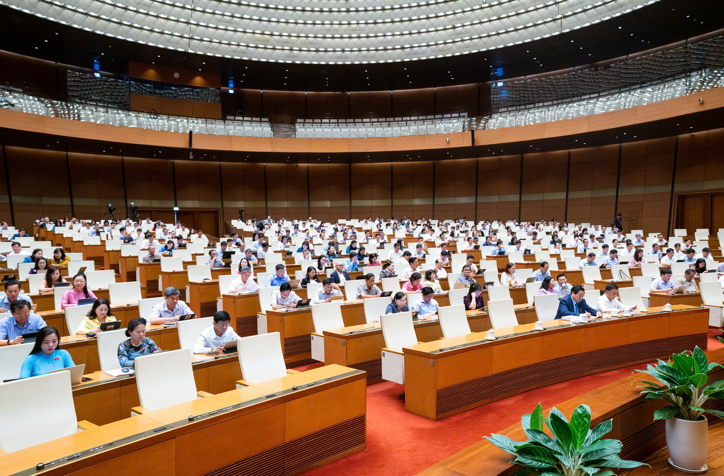 Các đại biểu tham dự Phiên họp. Ảnh:Quochoi.vn.
