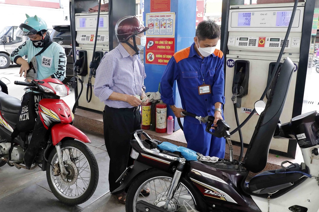 Giảm giá các mặt hàng xăng từ chiều 24/7/2025.