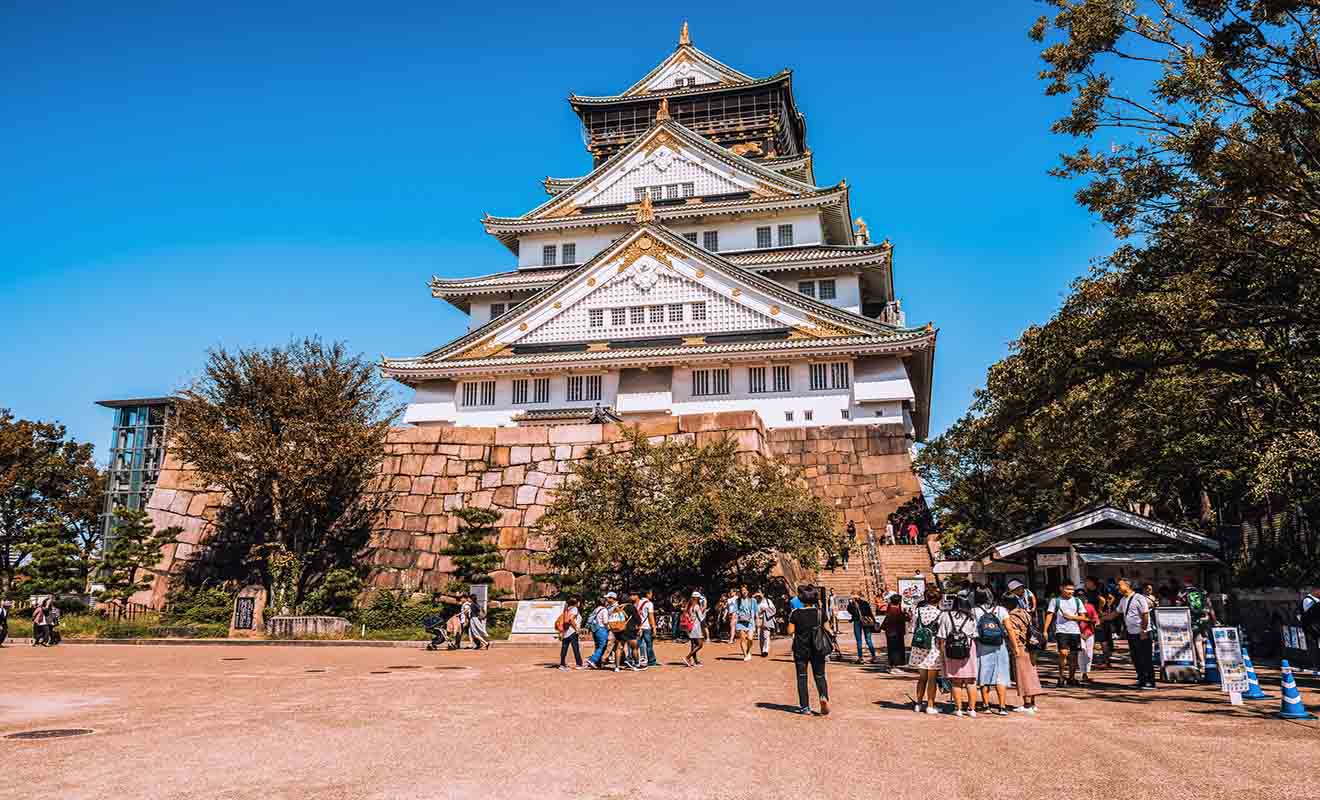 Tokyo và Osaka của Nhật Bản rất hút khách hè này.