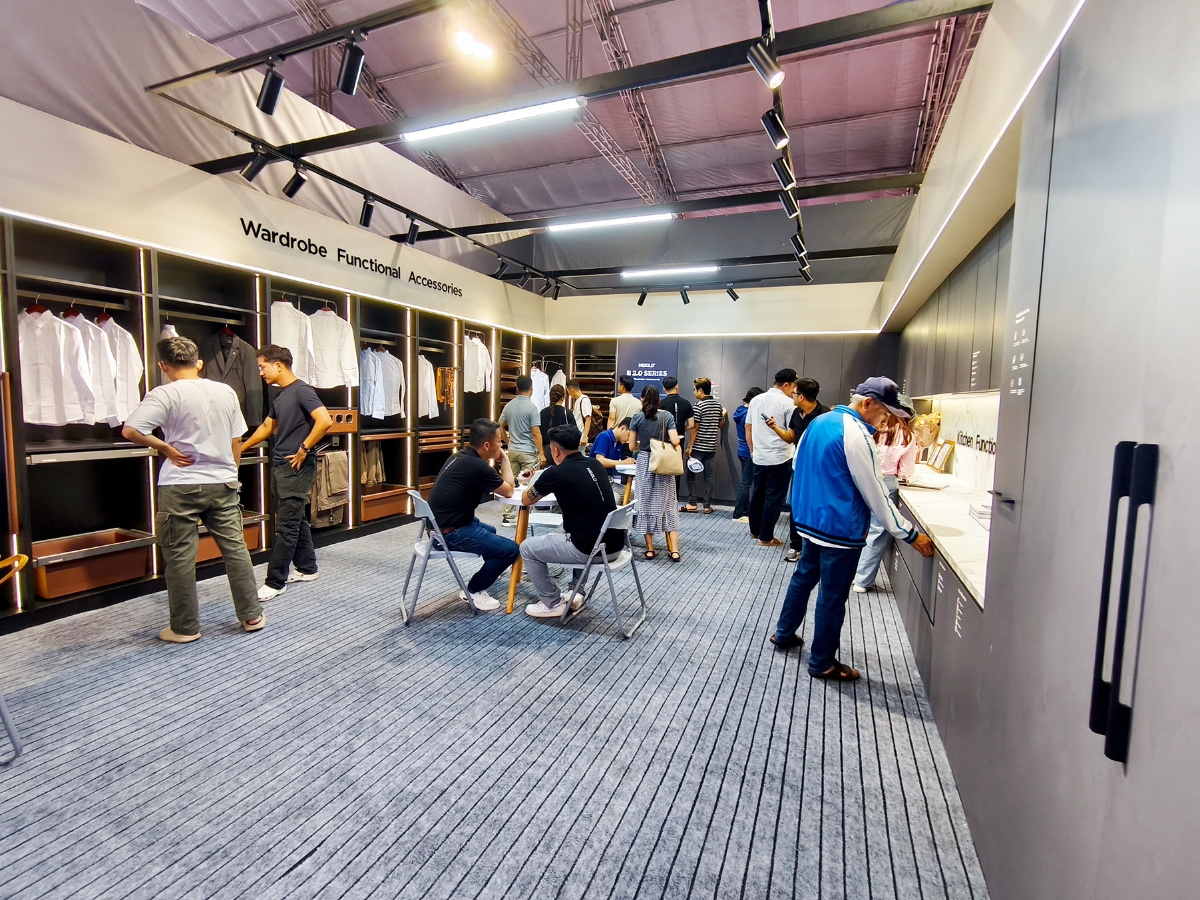 Gian h&agrave;ng thiết bị nội thất bếp, ph&ograve;ng ngủ của H&agrave;n Quốc - Ảnh: Quang Hiếu