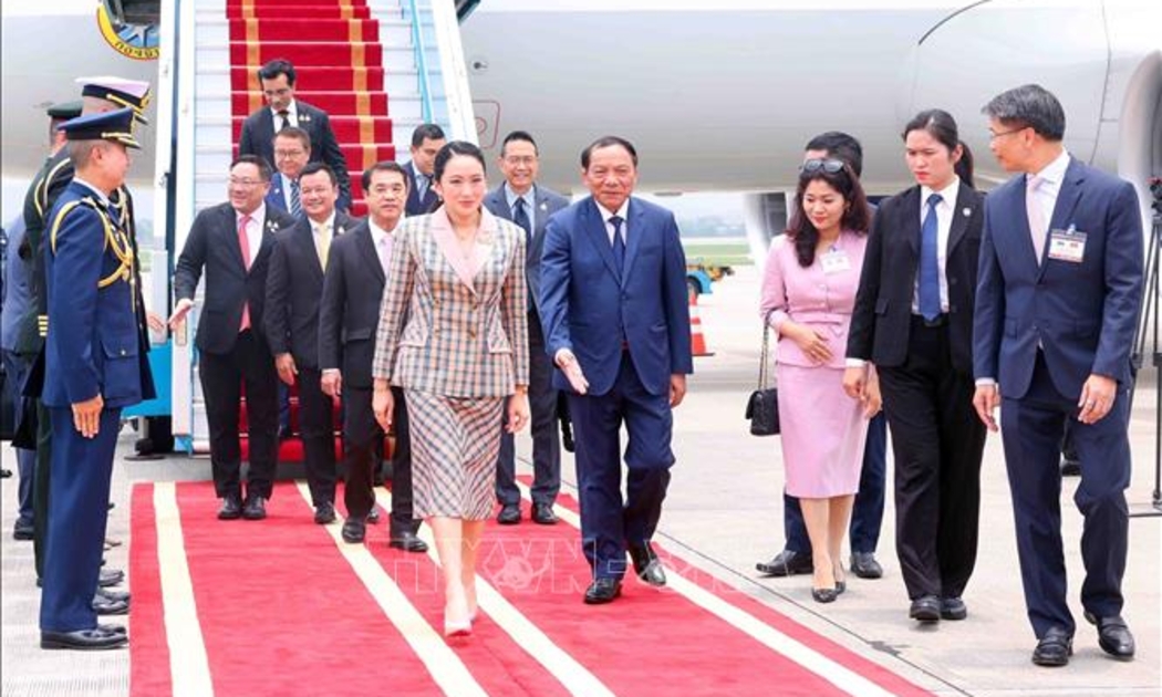 Lễ đón Thủ tướng Thái Lan Paetongtarn Shinawatra tại sân bay quốc tế Nội Bài - Ảnh: TTXVN