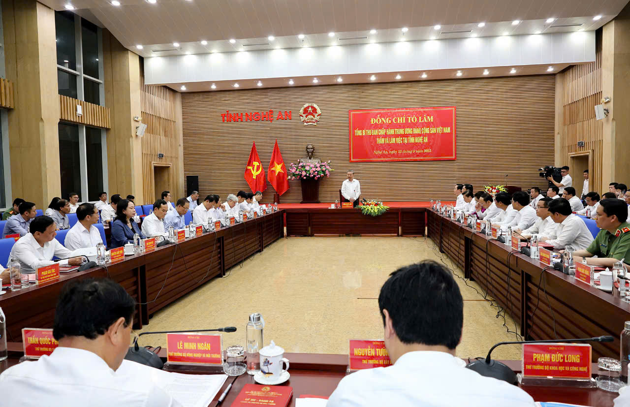 Quang cảnh buổi làm việc