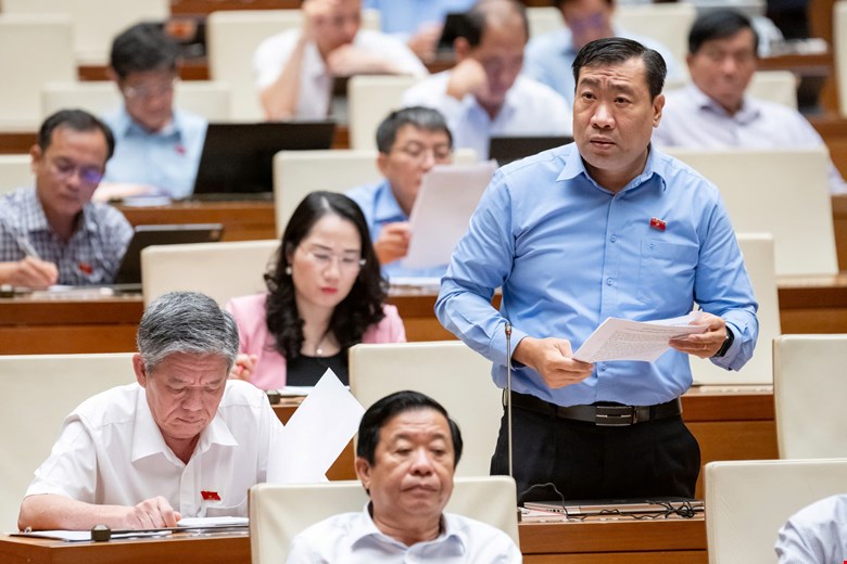 Đại biểu Thạch Phước B&igrave;nh, đo&agrave;n Tr&agrave; Vinh.