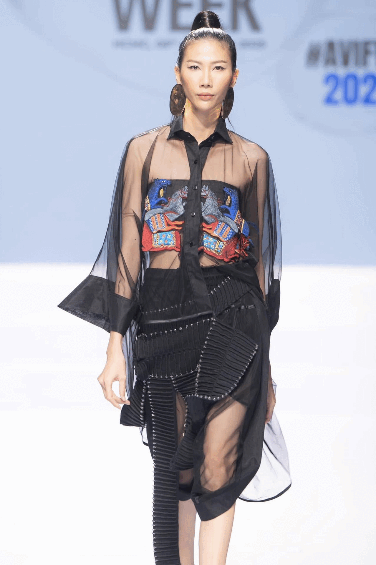 Một số thiết kế tr&igrave;nh diễn tại lễ khởi động&nbsp;Tuần lễ Thời trang Quốc tế Việt Nam Xu&acirc;n H&egrave; 2025 .