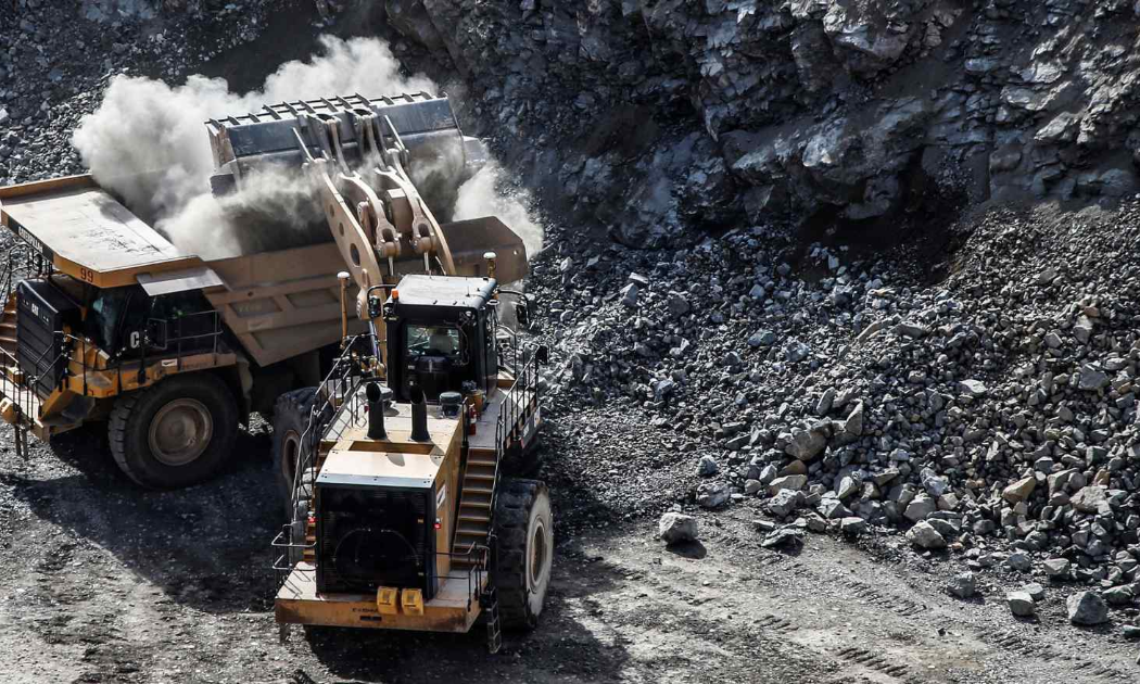 Hoạt động tại mỏ đất hiếm của MP Materials ở Mountain Pass, California - Ảnh: Reuters