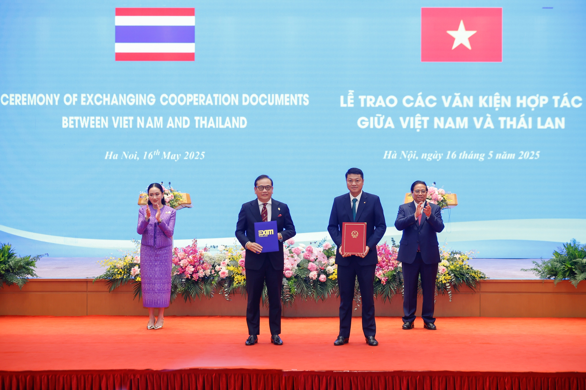 Thủ tướng Phạm Minh Ch&iacute;nh v&agrave; Thủ tướng Th&aacute;i Lan Paetongtarn Shinawatra chứng kiến trao Thỏa thuận hợp t&aacute;c to&agrave;n diện giữa Ng&acirc;n h&agrave;ng BIDV v&agrave; Ng&acirc;n h&agrave;ng Xuất nhập khẩu Th&aacute;i Lan - Ảnh: VGP