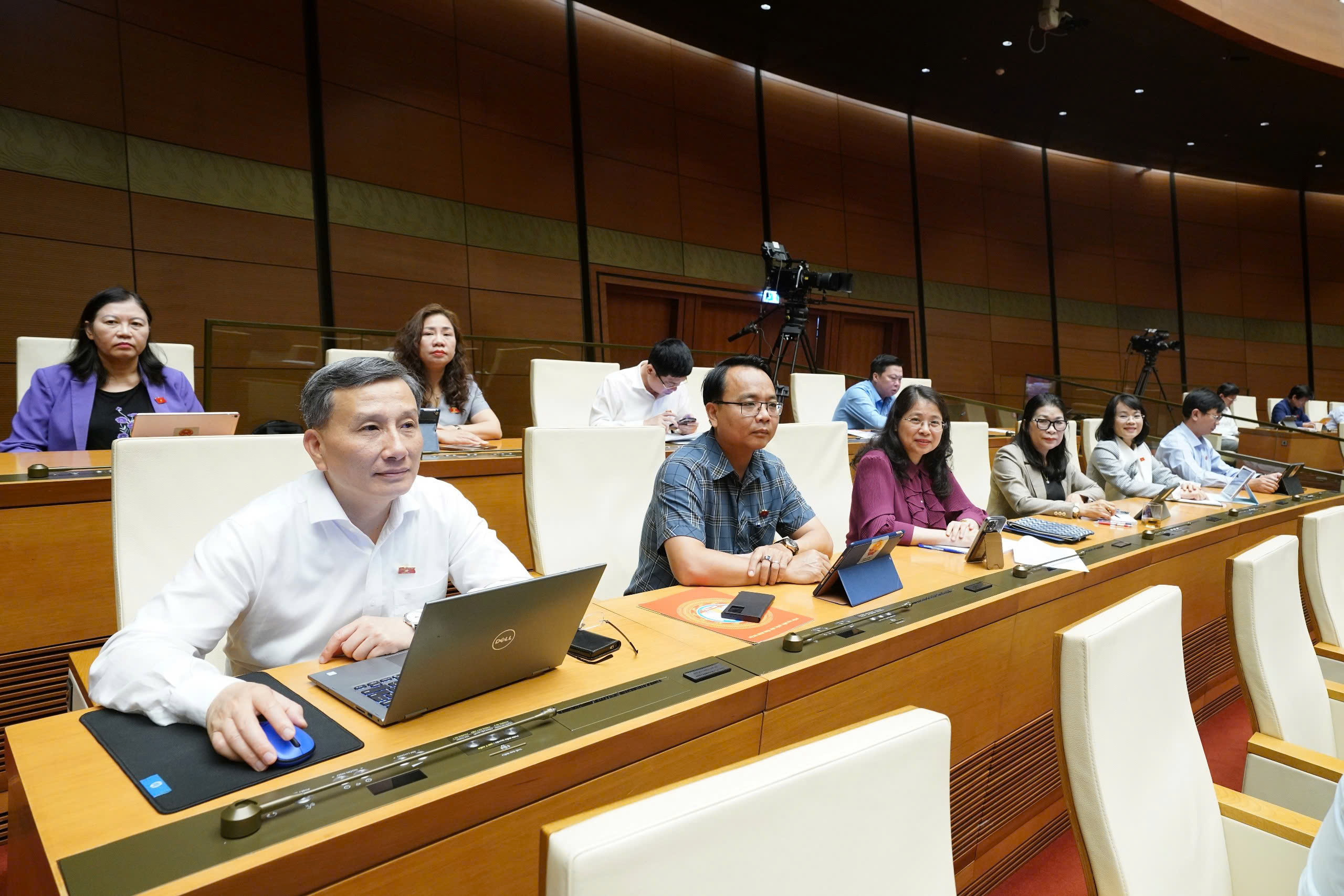 Các đại biểu tham dự phiên họp. Ảnh: Quochoi.vn.