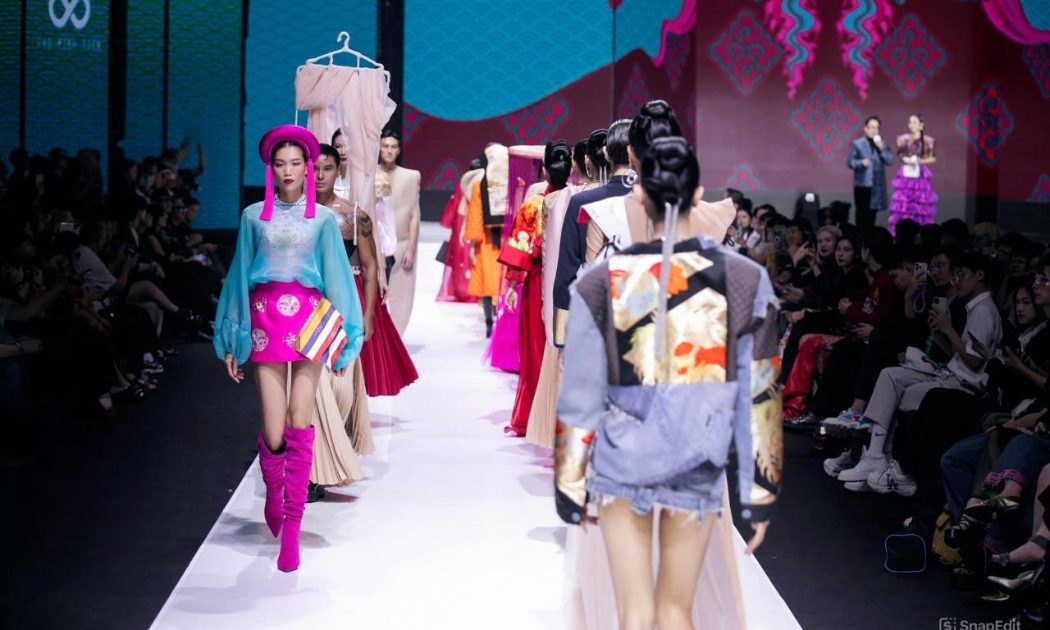 Một show diễn thuộc Tuần lễ Thời trang Quốc tế Việt Nam Thu - Đông 2024. Ảnh: VIFW