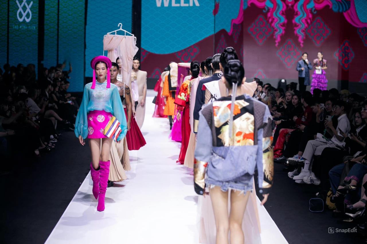 Một show diễn thuộc Tuần lễ Thời trang Quốc tế Việt Nam Thu - Đông 2024. Ảnh: VIFW