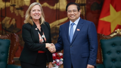 Prime Minister calls on WB to support Vietnam's large-scale infrastructure projects