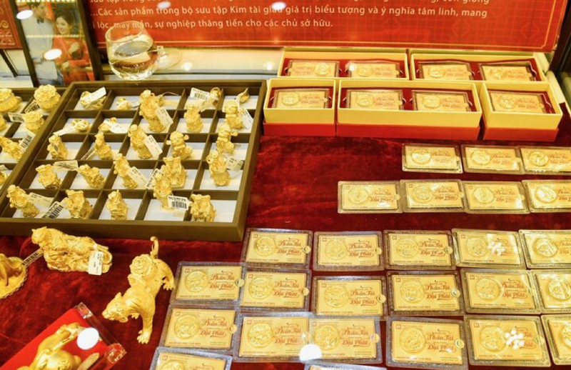 Domestic gold prices drop following global trend